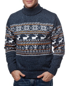Зимний теплый свитер с оленями