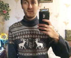 Мужской свитер с оленями